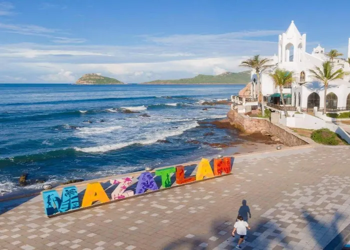 Apartamento LOFT PLAYAS B , a unos pasos del malecon, zona dorada y letras Mazatlán